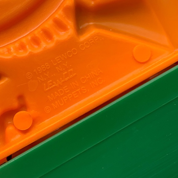 Vintage Lewco 1988 Sesame Street Ernie's Twiddley Winks Plastic Game Board - Picture 7 of 12